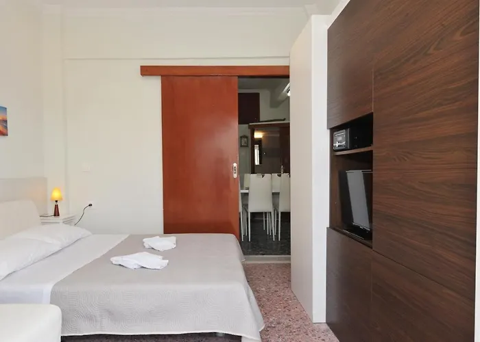 公寓 Themis 40 Steps From *