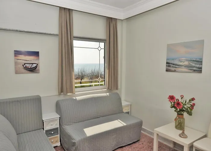 公寓 Themis 40 Steps From