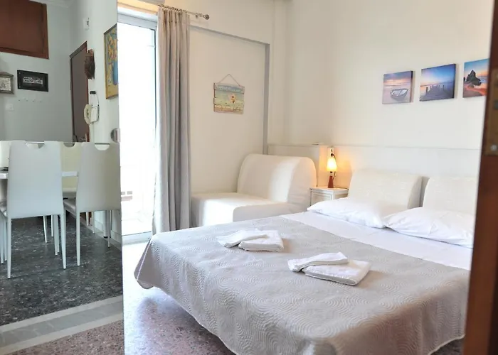 公寓 Themis 40 Steps From *